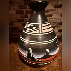 Vintage Signed Native American Terra Cota Vase/Pot Signed NEZ Navajo Multicolor